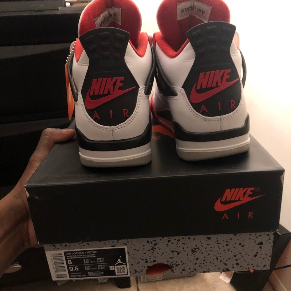 Fire red 4s 10/10 condition